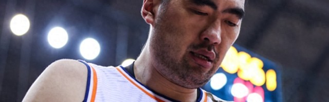 39岁张兆旭近况：转型当教练，2米2依旧强壮，娶1米5娇妻很幸福|杨翰森|上海男篮|篮板|杨瀚森|姚明_新浪体育_新浪新闻